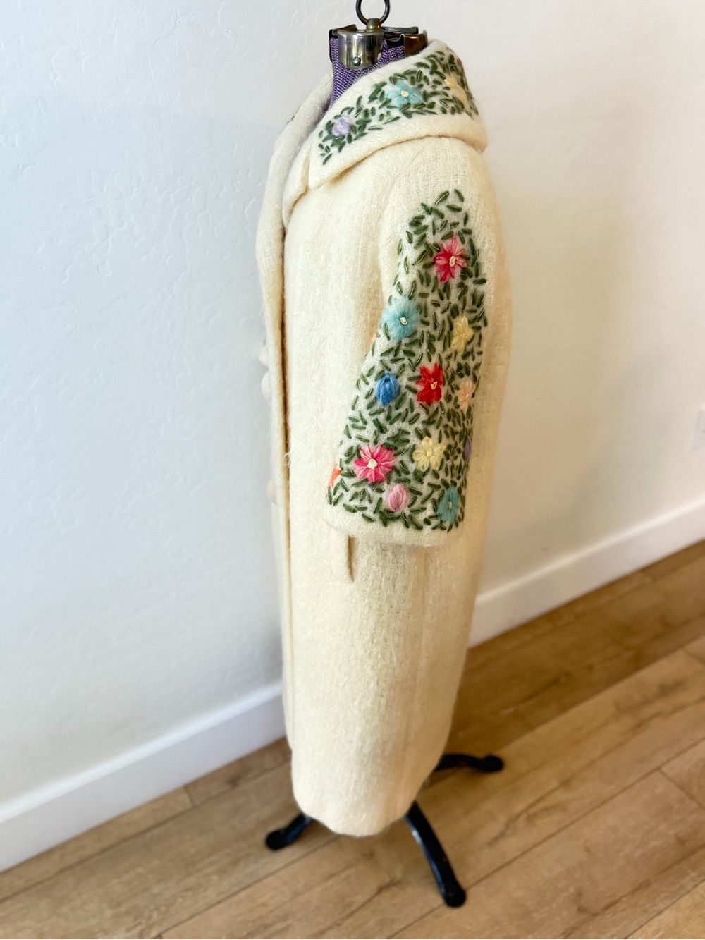 Vintage 1960s Bataldi Mohair Crewel Embroidered Coat S/M - Picture 2 of 15